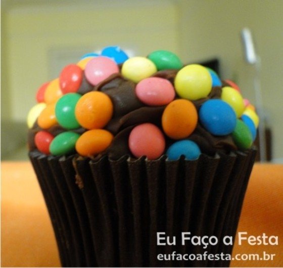 Cupcake de brigadeiro com m&m´s