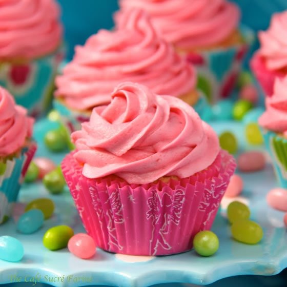Mesa de cupcakes - yummyweddingfood