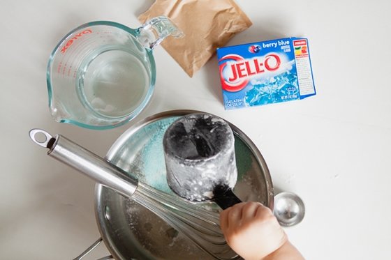 Ingredientes massinha com gelatina - Modern Parents Messy Kids