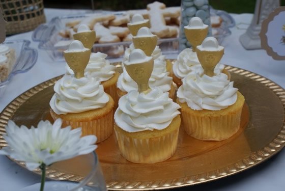 Cupcakes decorados primeira comunhão - Cool Party Favors