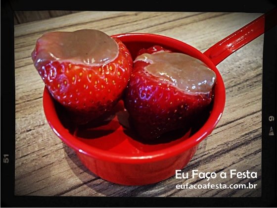 Morangos recheados com Brigadeiro