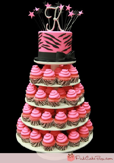 Bolo tradicional ou Torre de cupcakes