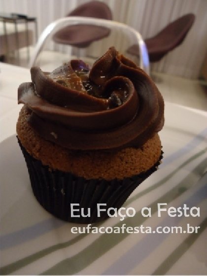 Cupcake de Maracujá com Ganache de Chocolate