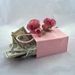 Dicas para pedir dinheiro de presente de casamento sem parecer indelicado
