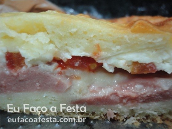 Torta de mortadela e requeijão