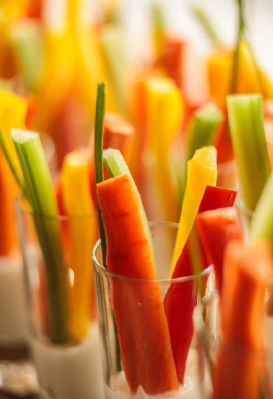 vegetais em tiras para aperitivo - borrowedandblue