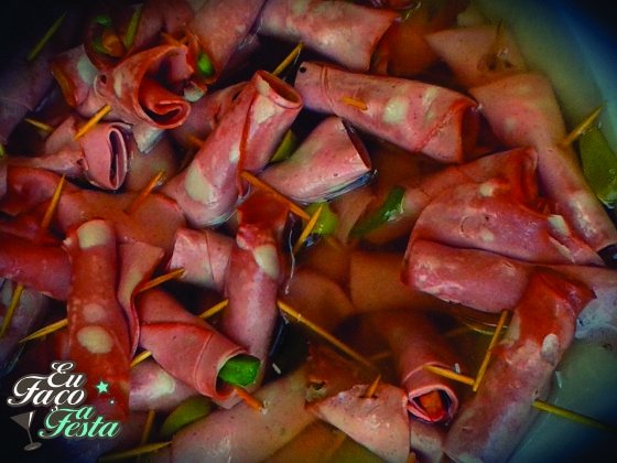 Sacanagem com mortadela - Portal Eu Faço a Festa