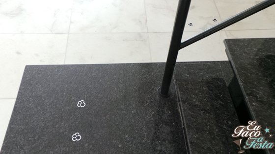 Caminho de pegadas para Páscoa