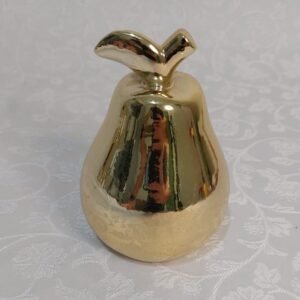 Pera decorativa com folha dourada